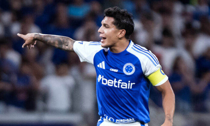 Lucas Romero volta ao time do Cruzeiro após cumprir suspensão