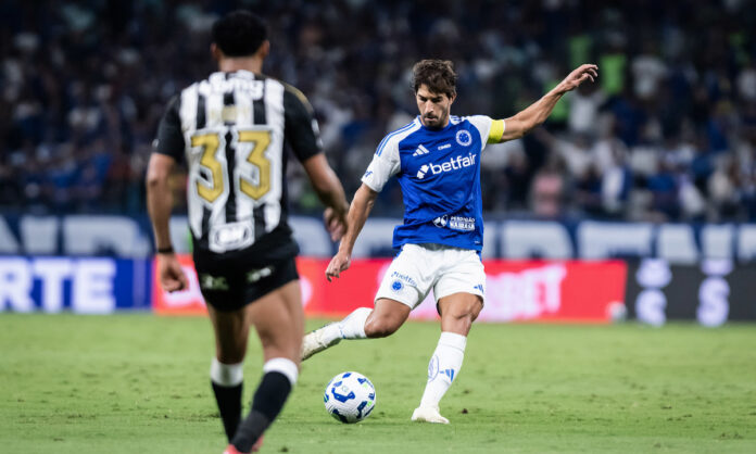 Lucas Silva teve a melhor chance do Cruzeiro no jogo