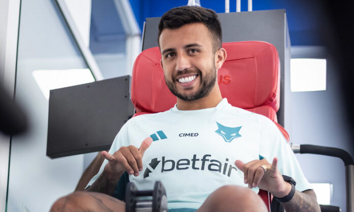 Matheus Henrique operou o menisco do joelho direito