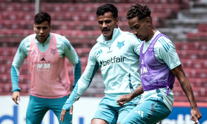Cruzeiro fechou a preparação com um treino no Equador