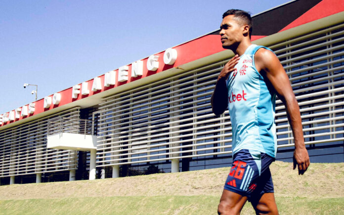 Alex Sandro, lateral-esquerdo do Flamengo (Foto: Adriano Fontes/Flamengo)
