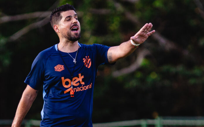 António Oliveira, treinador do Sport (Foto: Paulo Paiva/ Sport Recife)