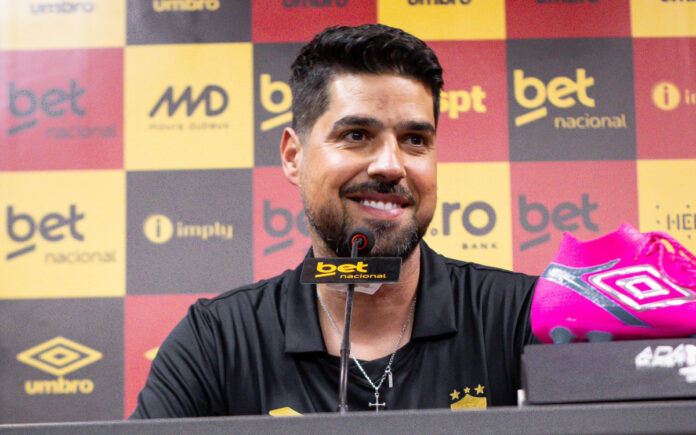 Sport apresentou António Oliveira como seu novo treinador