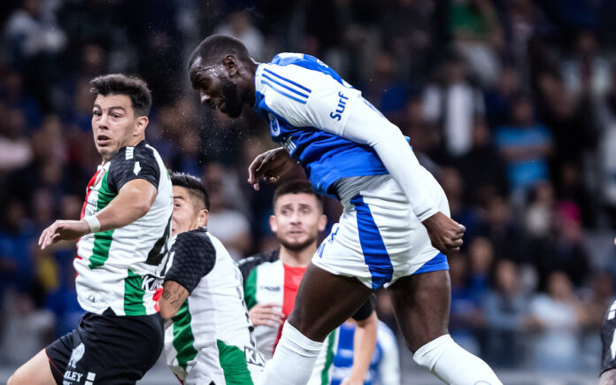 Bolasie marcou gol de cabeça para o Cruzeiro