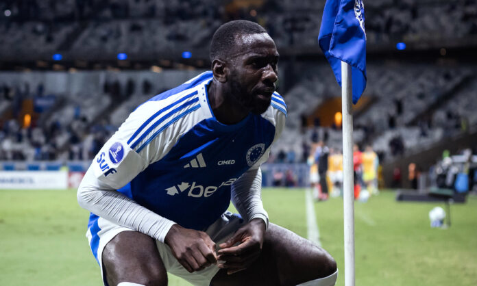 Bolasie comemora gol contra o Palestino, no Mineirão