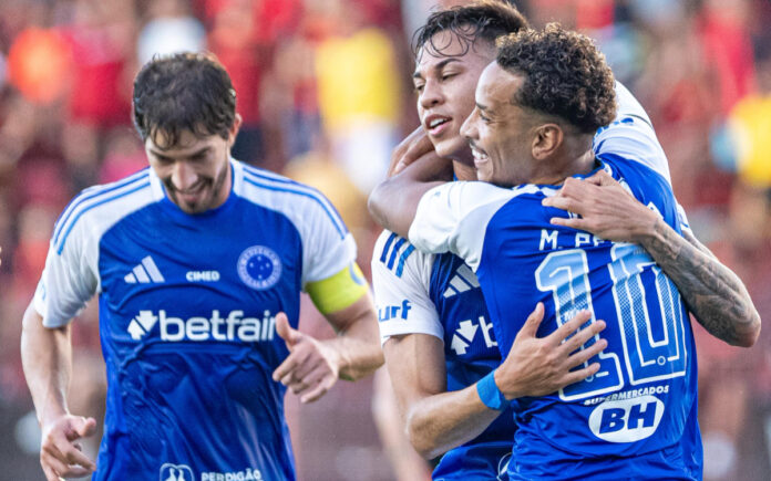 Matheus Pereira e Kaio Jorge na Ilha do Retiro (Foto: Rafael Vieira/Cruzeiro)