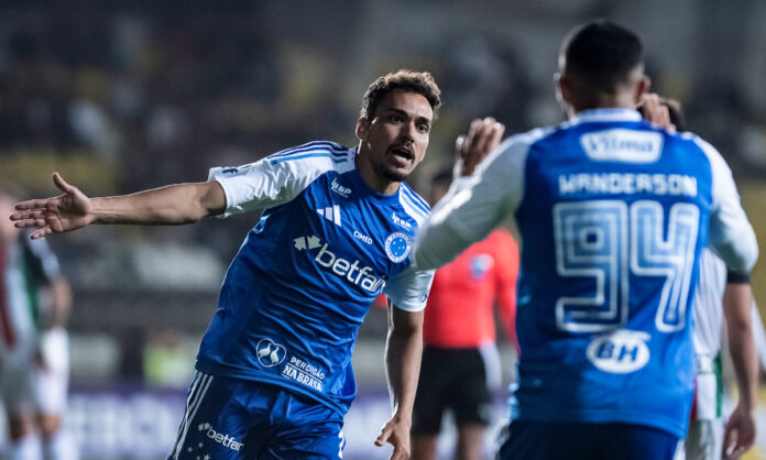 Eduardo marcou gol contra o Palestino, no Chile