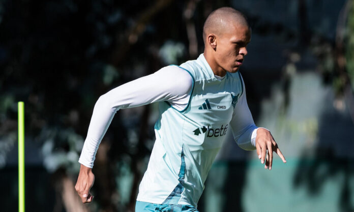 Janderson em treino do Cruzeiro