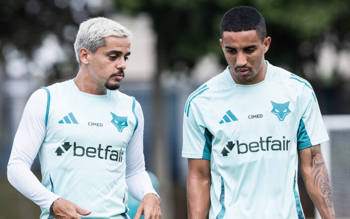 Fagner e Christian em treino do Cruzeiro na Toca II