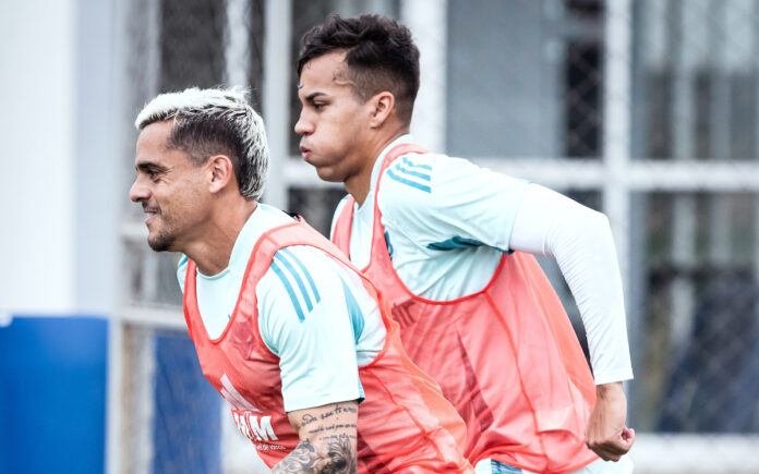 Fagner e Kaio Jorge em treino do Cruzeiro na Toca II