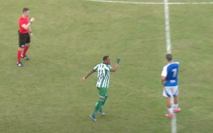 Marlon, do Juventude, celebra gol marcado sobre o Cruzeiro