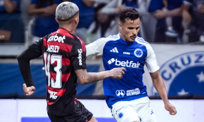 Kaiki, do Cruzeiro, contra o Flamengo, no Mineirão
