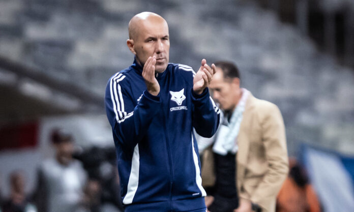 Leonardo Jardim contra o Palestino
