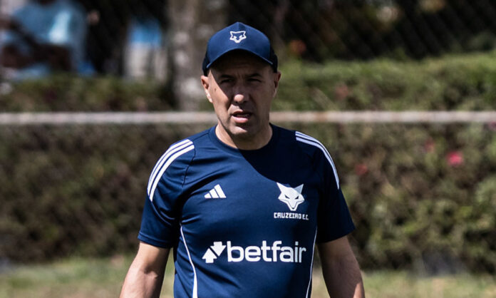 leonardojardimcruzeiro Leonardo Jardim em treino do Cruzeiro