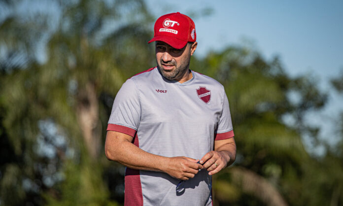 Rafael Lacerda terá problemas para montar o Vila contra o Cruzeiro