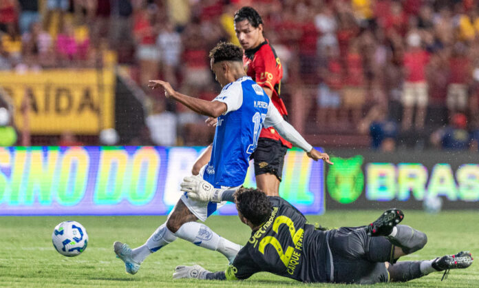 Matheus Pereira fez dois gols contra o Sport