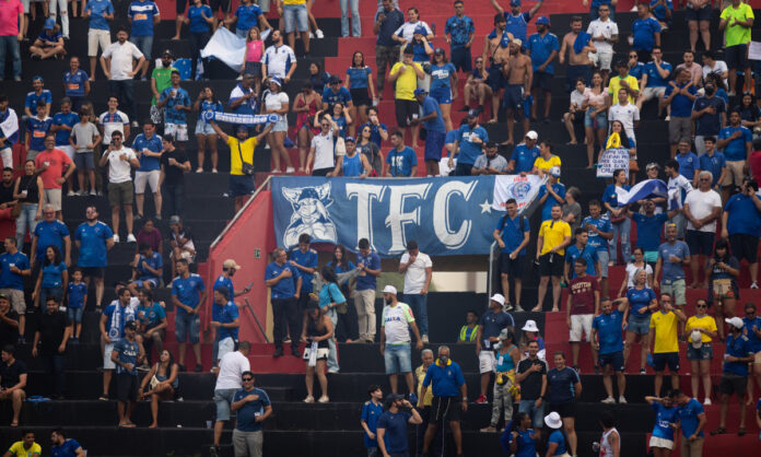torcidacruzeiroilhadoretiro Torcida do Cruzeiro na Ilha do Retiro, em Recife