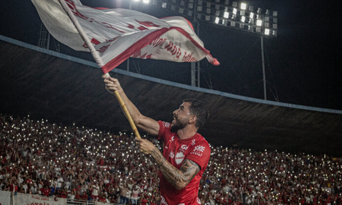 Paulinho, campeão goiano pelo Vila, deixou o clube