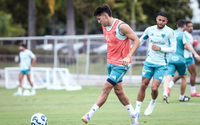 Villalba em treino do Cruzeiro (Foto: Gustavo Aleixo/Cruzeiro)